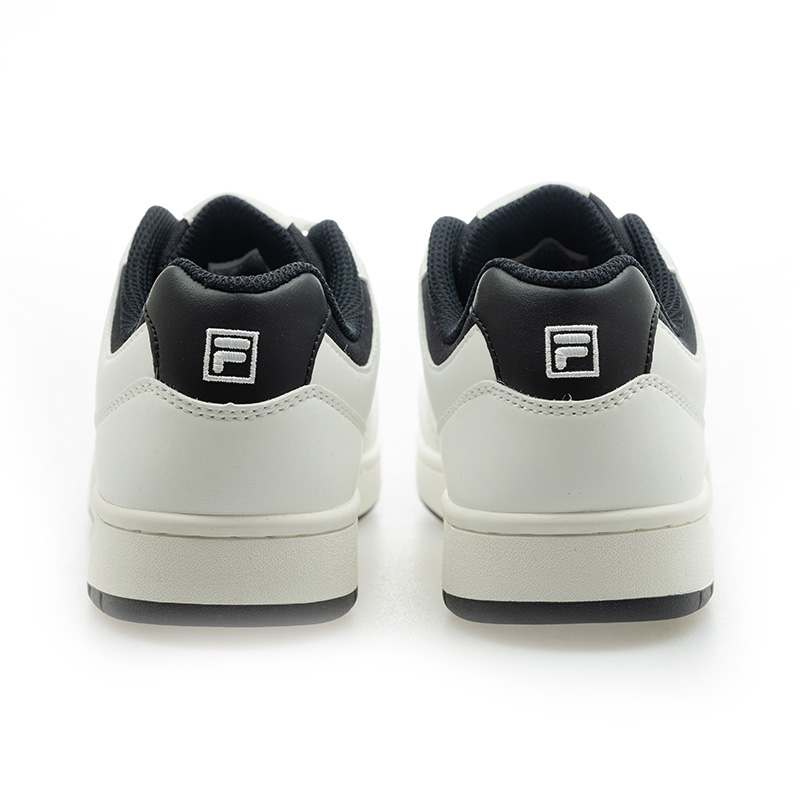 Lookbook FILA Nollie Sneakers Putih Polos Masker FS261TN03X017-100