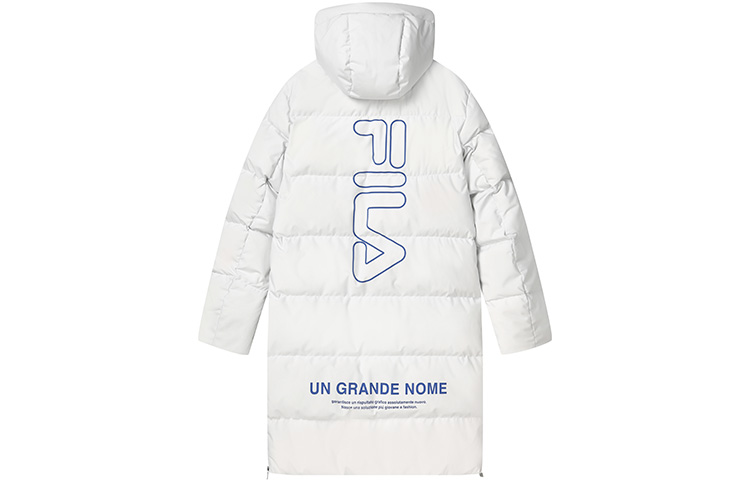 Lookbook FILA经典标志印花长款连帽羽绒服 - 冷石白。 F11M249921FWT