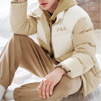 FILA Original Loose Fit Colorblock Logo Puffer Jacket Unisex Winter Beige. F11U249903F-LK Sizing FILA Original Loose Fit Colorblock Logo Puffer Jacket Unisex Winter Beige. F11U249903F-LK