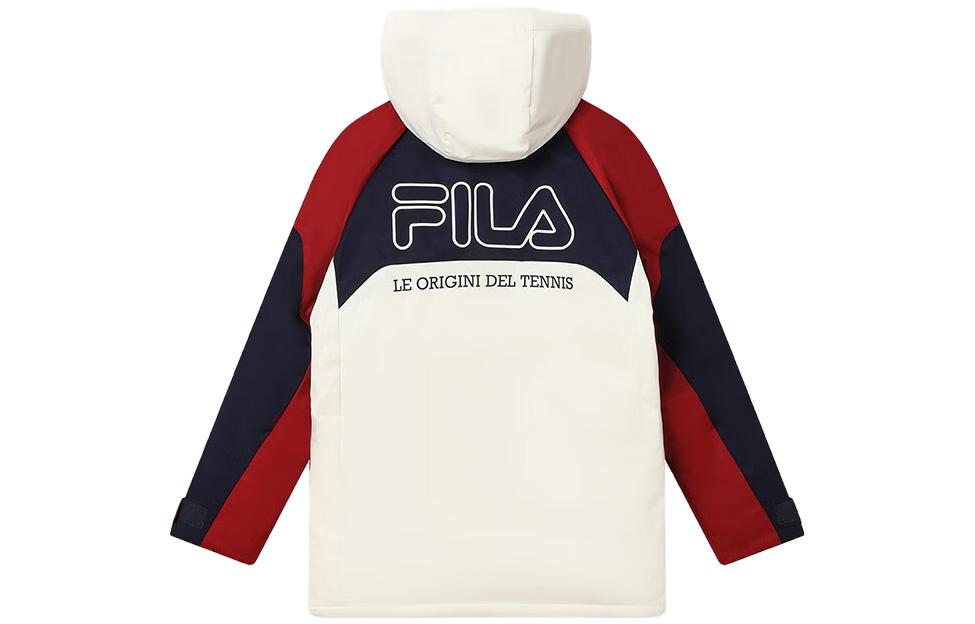 Lookbook FILA 男款白色連帽羽絨外套，字母拼接設計。 F11M349901F-IV