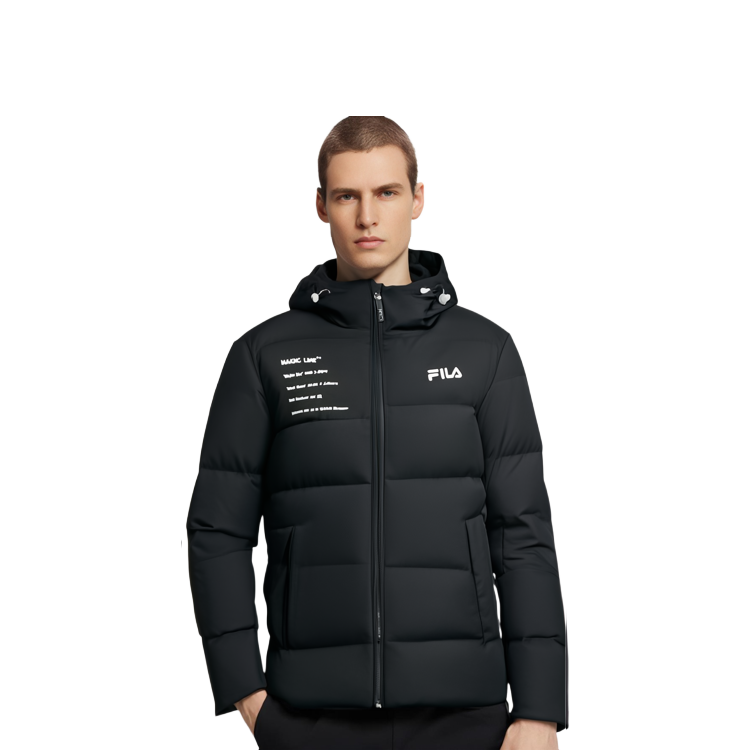 Shop FILA オリジナル ウィンターパファージャケット ブラック ロゴプリント付きフード. F11M149901F-BK