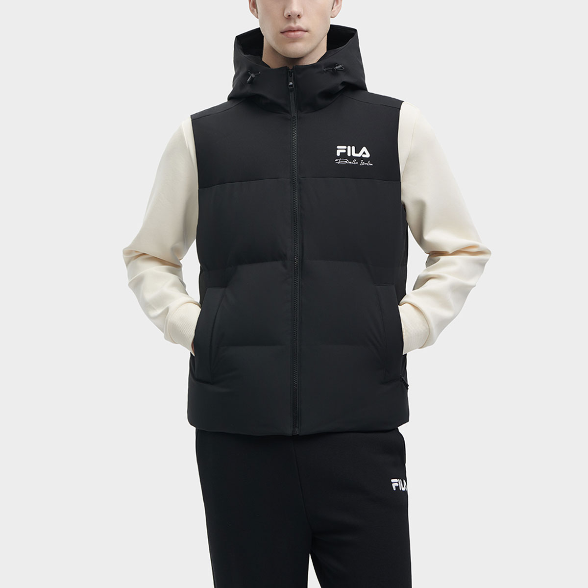 Shop FILA ORIGINALE ブラックロゴプリントパファーベストフーディー カジュアルスタイル F11M349908FBK