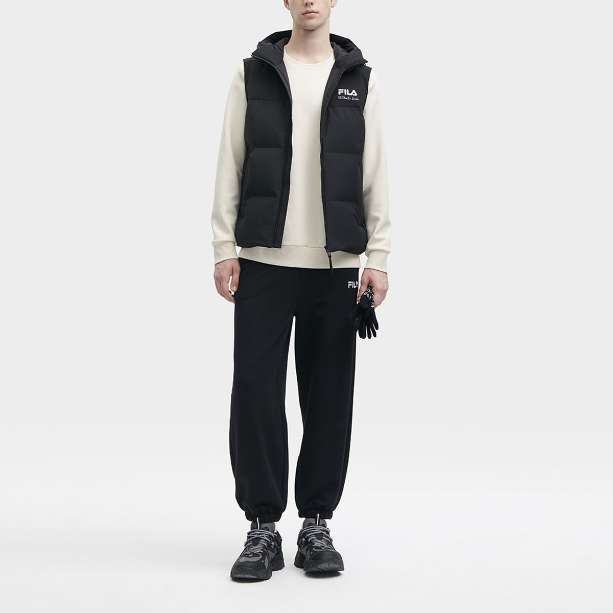 Sizing FILA ORIGINALE ブラックロゴプリントパファーベストフーディー カジュアルスタイル F11M349908FBK