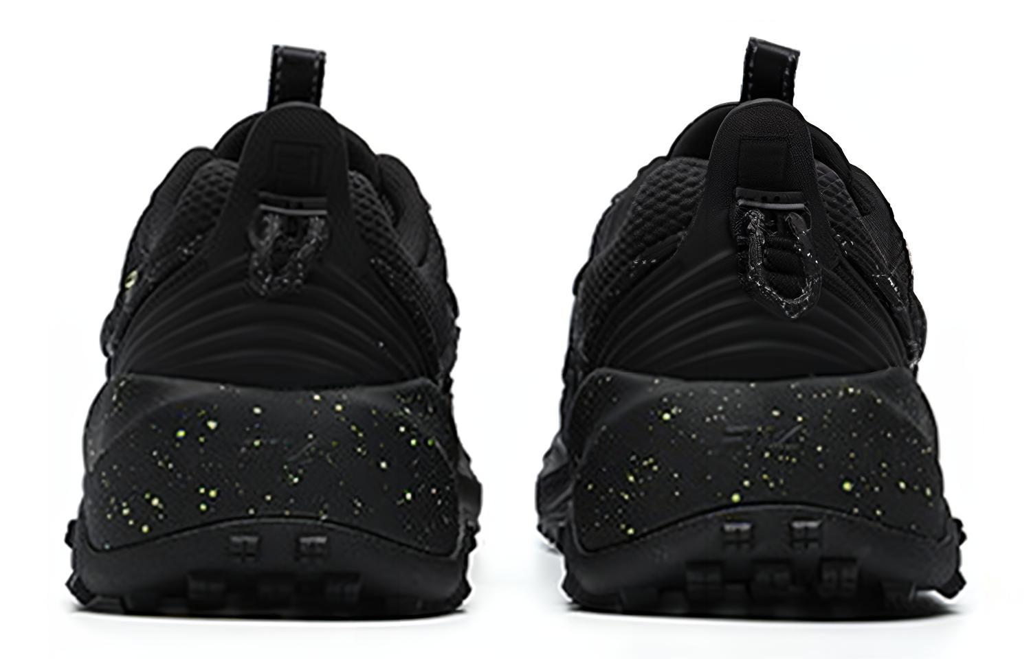 Lookbook 휠라 아웃도어 러너 '블랙 그레이' A12M142208FBB