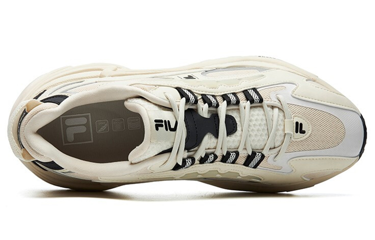 Shop Fila Fusion 斐樂潮牌 Pantera 低幫運動鞋 泡沫白