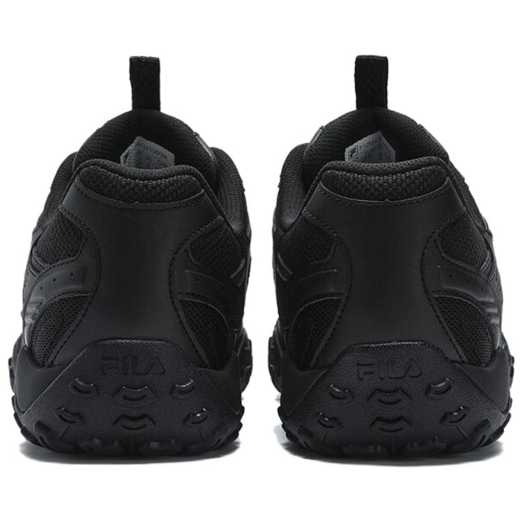 Shop FILA斐樂 PEBBLE 舒適耐用防滑 低筒 休閒跑步鞋 男款 黑色