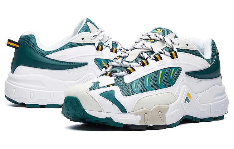 Shop FILA 斐乐 Predator Plus 运动鞋 白绿配色 F12M031110FDW