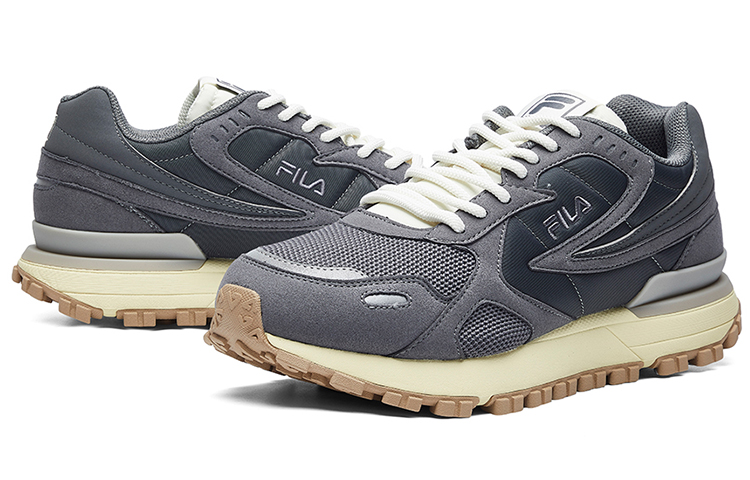 Shop FILA Rambler 复古跑鞋 灰色 F12M031123FQS