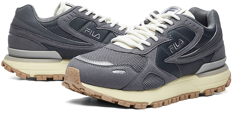 FILA Rambler 复古跑鞋 灰色 F12M031123FQS Shop FILA Rambler 复古跑鞋 灰色 F12M031123FQS