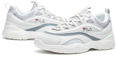 Shop Fila 斐樂 Ray 復古運動休閒鞋 白灰色