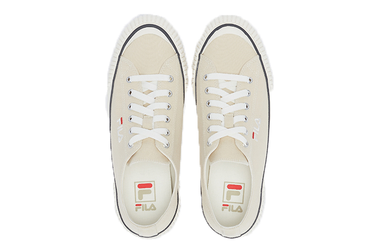 Shop FILA Ray Tracer Rendah 'Beige' 1XM01550D_926