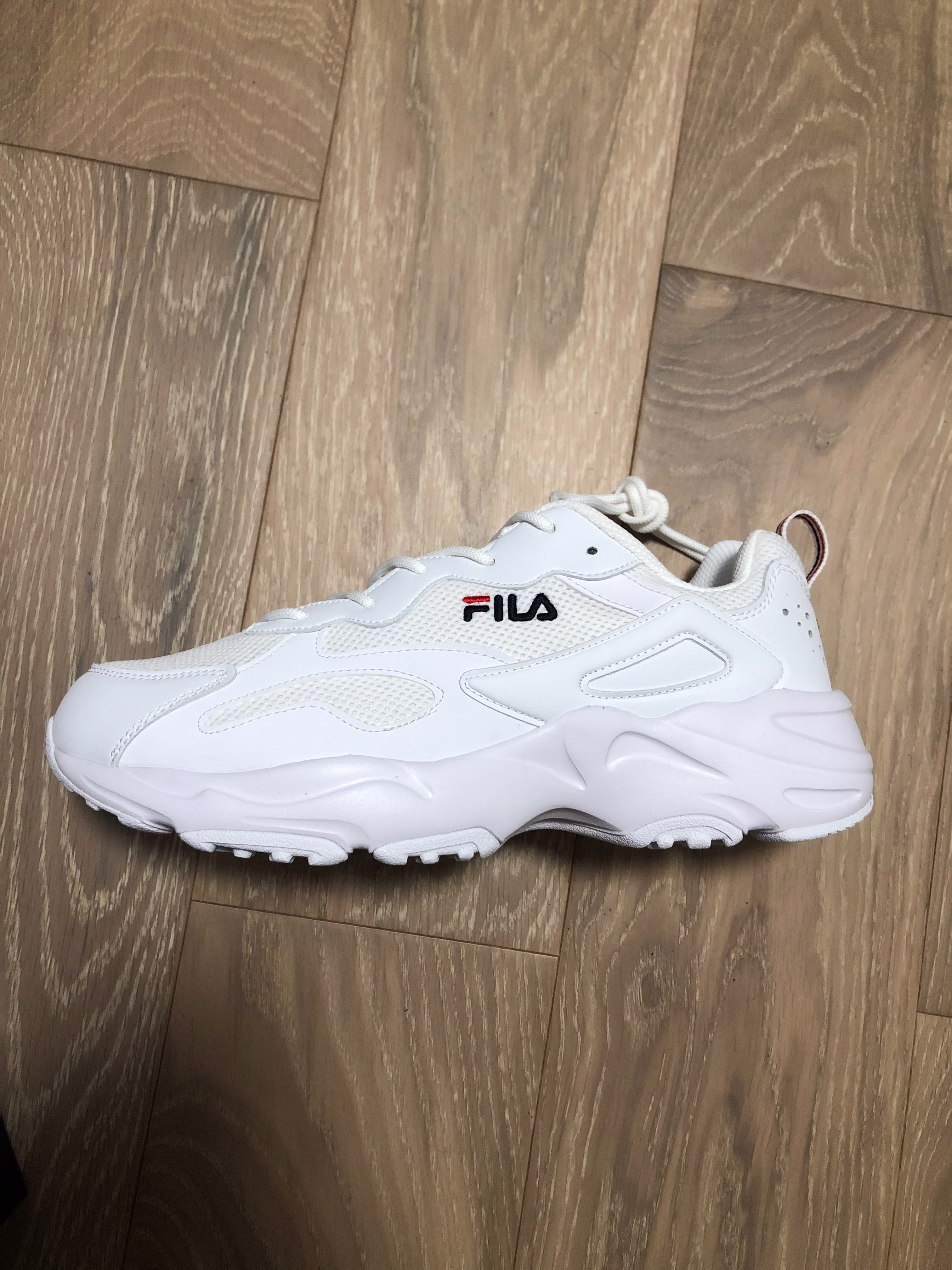 fila-retro-running-sneakers-group-white-f12-m021111-fwt