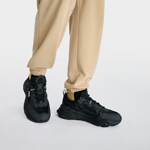 FILA斐樂 防滑耐磨 低筒 跑步鞋 男款 黑色 Sizing FILA斐樂 防滑耐磨 低筒 跑步鞋 男款 黑色