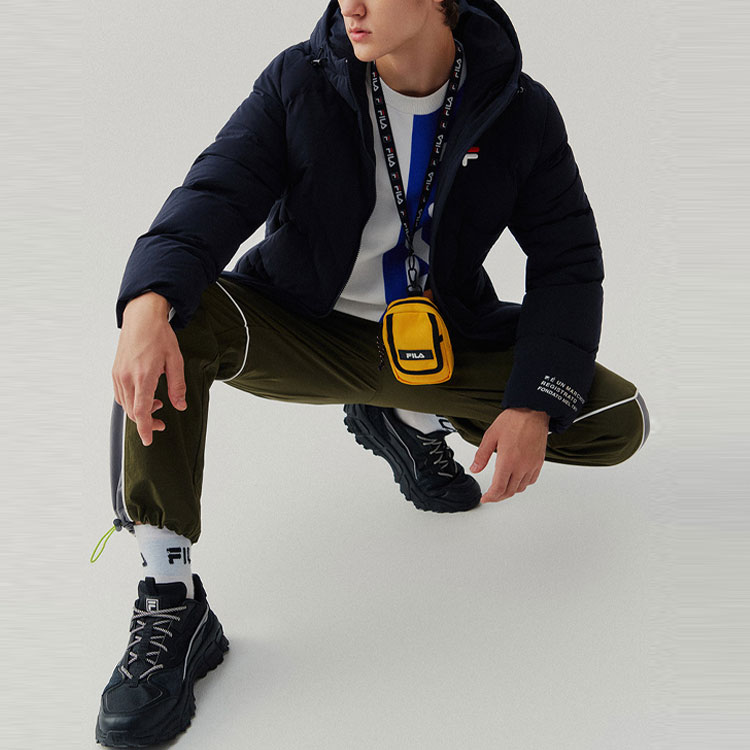 Sizing FILA Jaket Down Solid Hoodie Warna Biru Legendaris F61M148925FNV