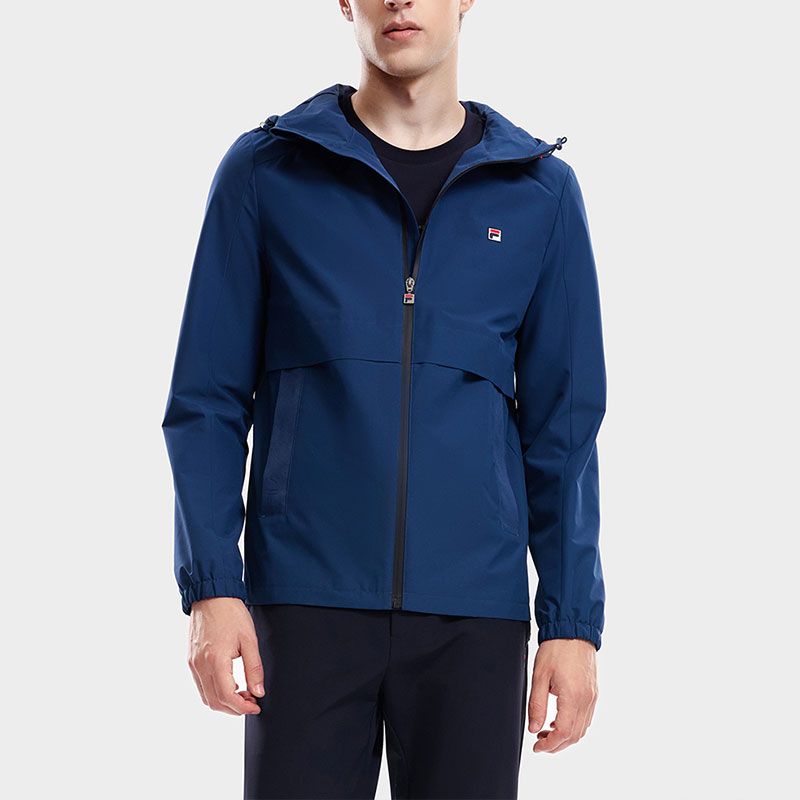 Shop FILA纯色织物夹克靛蓝蓝色 F11M331702F-DB