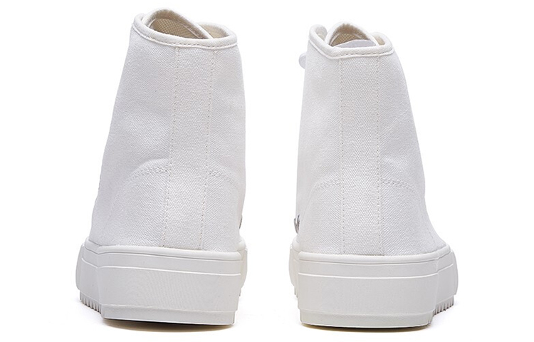 Shop Fila 斐樂 Trail 高筒帆布鞋 棉花糖白