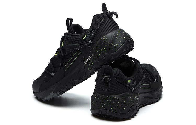 Shop FILA户外跑鞋低帮款 A12M142208FBK