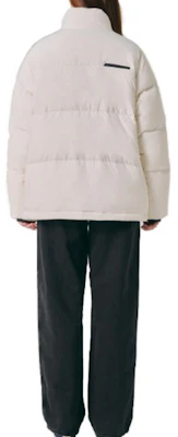 FILA UNI FW22 白色高领绗缝夹克 男女通用 简约设计 FS2DJE4101X-OWH Purchase FILA UNI FW22 白色高领绗缝夹克 男女通用 简约设计 FS2DJE4101X-OWH