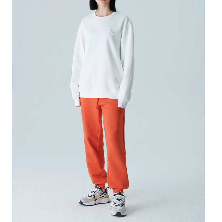 Sizing FILA 男女款白色圓領衛衣 輕巧素色LOGO貼布設計 FS2POF3101X-OWH