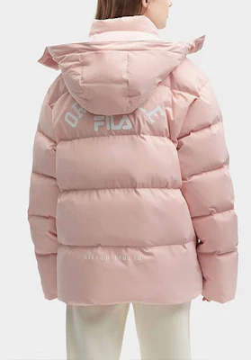 FILA 男女字母拉鍊連帽羽絨外套 保暖款 F11U349901F-PK Purchase FILA 男女字母拉鍊連帽羽絨外套 保暖款 F11U349901F-PK