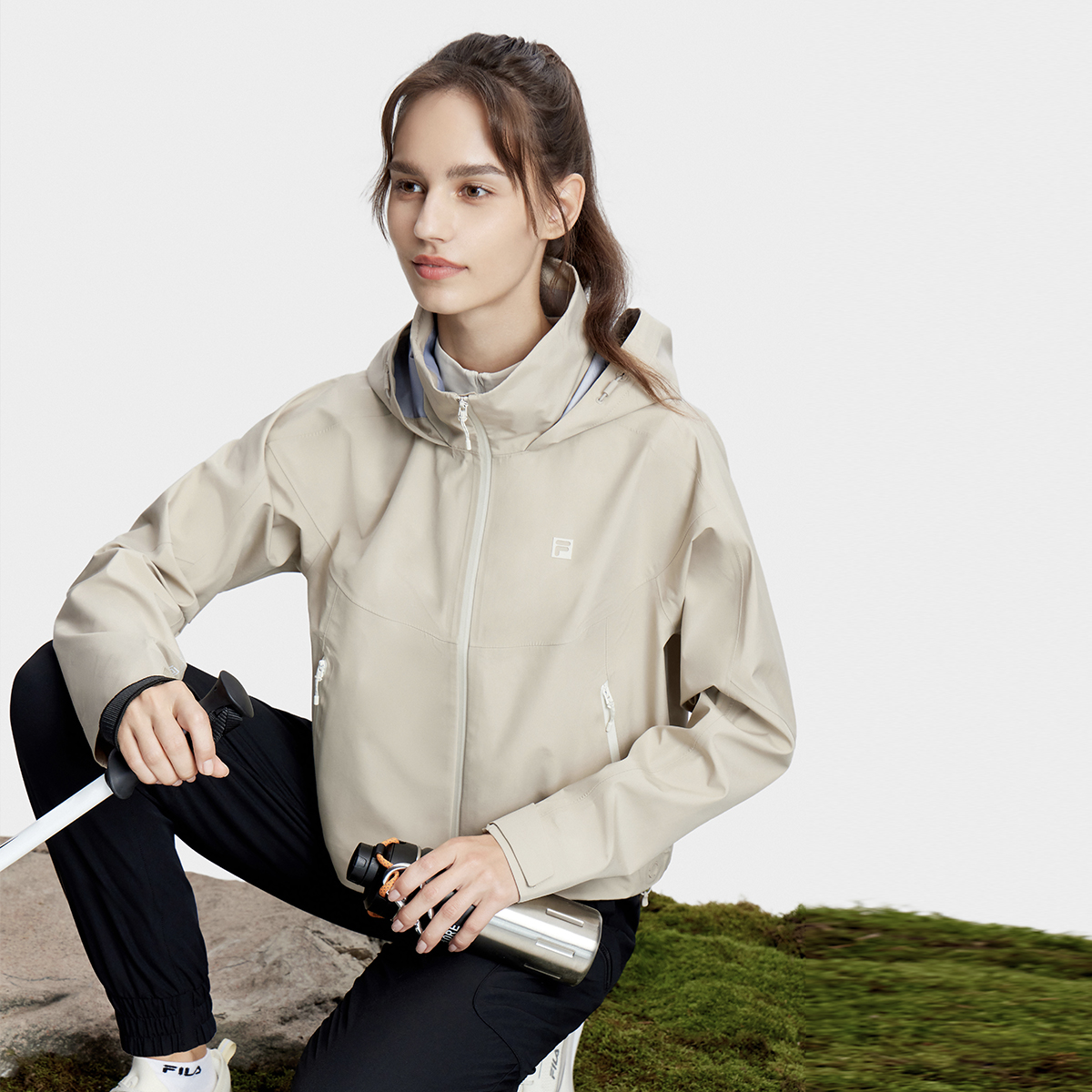 FILA Unisex Lightweight Hooded Windbreaker Jacket Beige Khaki. A11W337705F-BG 圖 9