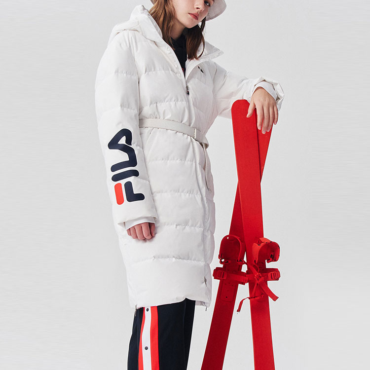 FILA Unisex Logo Printed Loose Fit Hooded Mid-Length White Down Jacket. F51U048901F-WT 圖 7