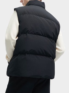 FILA ユニセックス オーバーサイズ ブラック ダウンベスト ロゴプリント裏地付き F51U349903FBK Purchase FILA ユニセックス オーバーサイズ ブラック ダウンベスト ロゴプリント裏地付き F51U349903FBK