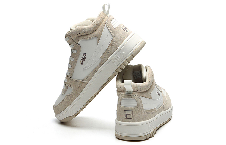 Shop FILA斐乐 Ventuno 復古休閒 中幫 板鞋 男款 米色