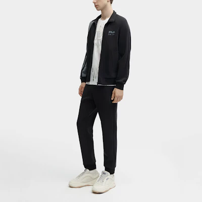 FILA 復古刺繡Logo黑色運動外套 F11M418502F-BK Sizing FILA 復古刺繡Logo黑色運動外套 F11M418502F-BK