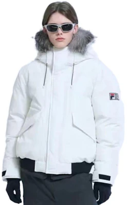 FILA Jaket Puffer Hoodie Putih Unisex Lengan Panjang. FS2DJE4106X-OWH Purchase FILA Jaket Puffer Hoodie Putih Unisex Lengan Panjang. FS2DJE4106X-OWH