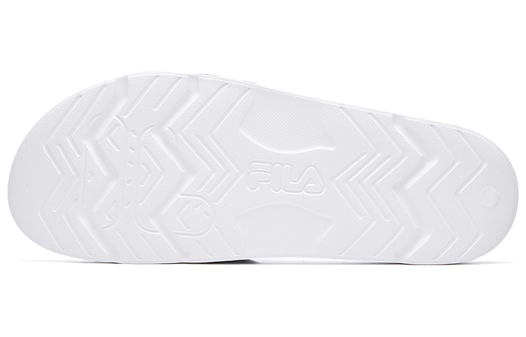 Shop FILA Wilson X Fht 系列运动拖鞋 白色 F12M034601FWT
