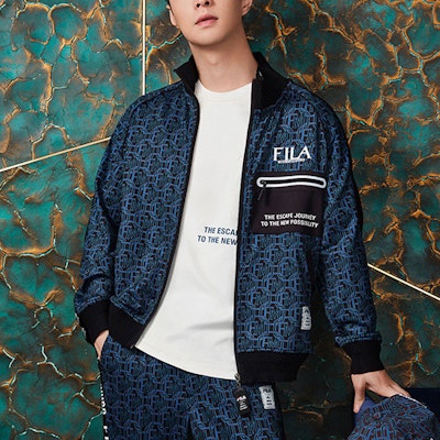 FILA x MIHARA YASUHIRO 幾何徽標印花寬鬆黑夾克 F11M223501F-BK Purchase FILA x MIHARA YASUHIRO 幾何徽標印花寬鬆黑夾克 F11M223501F-BK