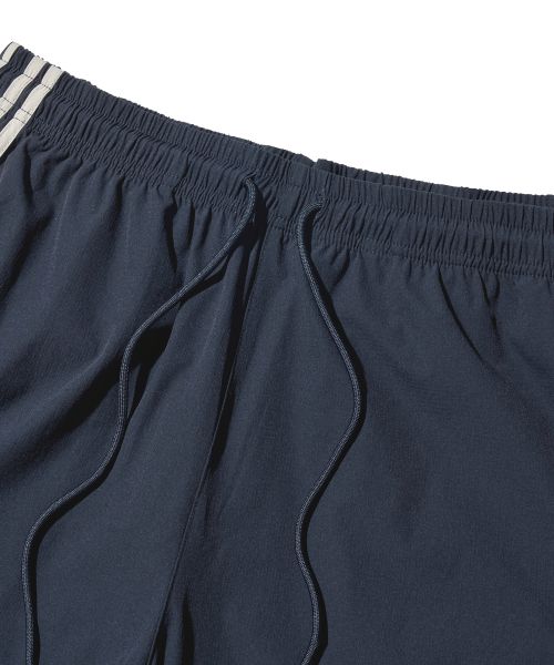 Sizing FILLUMINATE Nylon Two Tuck Track Pants - Navy FBFCUPT001NY