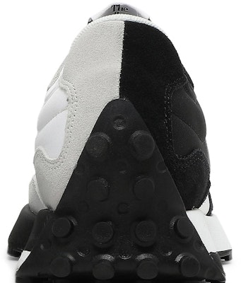 Foot Locker x New Balance 327 'Collective - Black' MS327BW1 Sizing Foot Locker x New Balance 327 'Collective - Black' MS327BW1