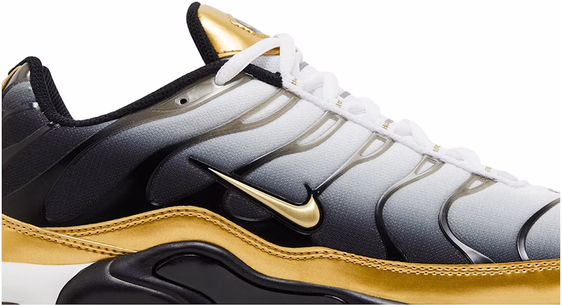 Foot Locker x Nike Air Max Plus Premium ''50e Anniversaire'' HM0352-100 Lookbook Foot Locker x Nike Air Max Plus Premium ''50e Anniversaire'' HM0352-100
