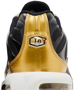 Foot Locker x Nike Air Max Plus Premium '50th Anniversary' Edisi Ulang Tahun Ke-50 HM0352-100 Sizing Foot Locker x Nike Air Max Plus Premium '50th Anniversary' Edisi Ulang Tahun Ke-50 HM0352-100