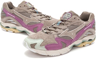 フットパトロール×ミズノ ウェーブライダー10 グレーラスト D1GD222201 Shop フットパトロール×ミズノ ウェーブライダー10 グレーラスト D1GD222201