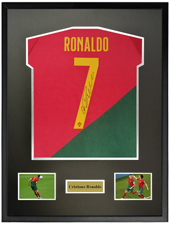free-trade-auction-portugal-2022-world-cup-cristiano-ronaldo-signed-football-with-coa-65x85cm-4195903