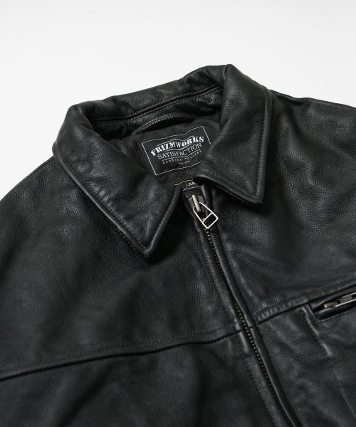 Shop FRIZMWORKS 水洗黑色裂痕牛皮皮夾克 FZW2024FWOT047