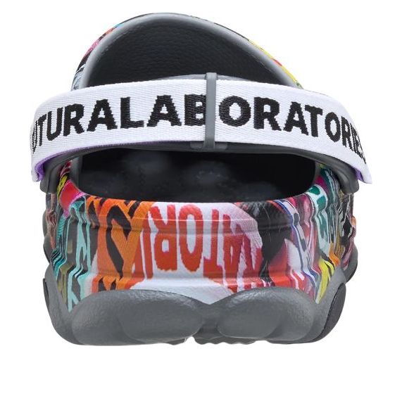 Shop 푸투라 연구소 x 크록스 올-테레인 클로그 '랜야드' 209632-0DA