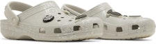 Cheap Futura Laboratories x Crocs Classic Clog 'Putih Mutiara' 209622-101