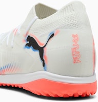 フューチャー 8 マッチ TT サッカーシューズ PUMA ホワイト/ブラック/グロウレッド 108597-01 Lookbook フューチャー 8 マッチ TT サッカーシューズ PUMA ホワイト/ブラック/グロウレッド 108597-01
