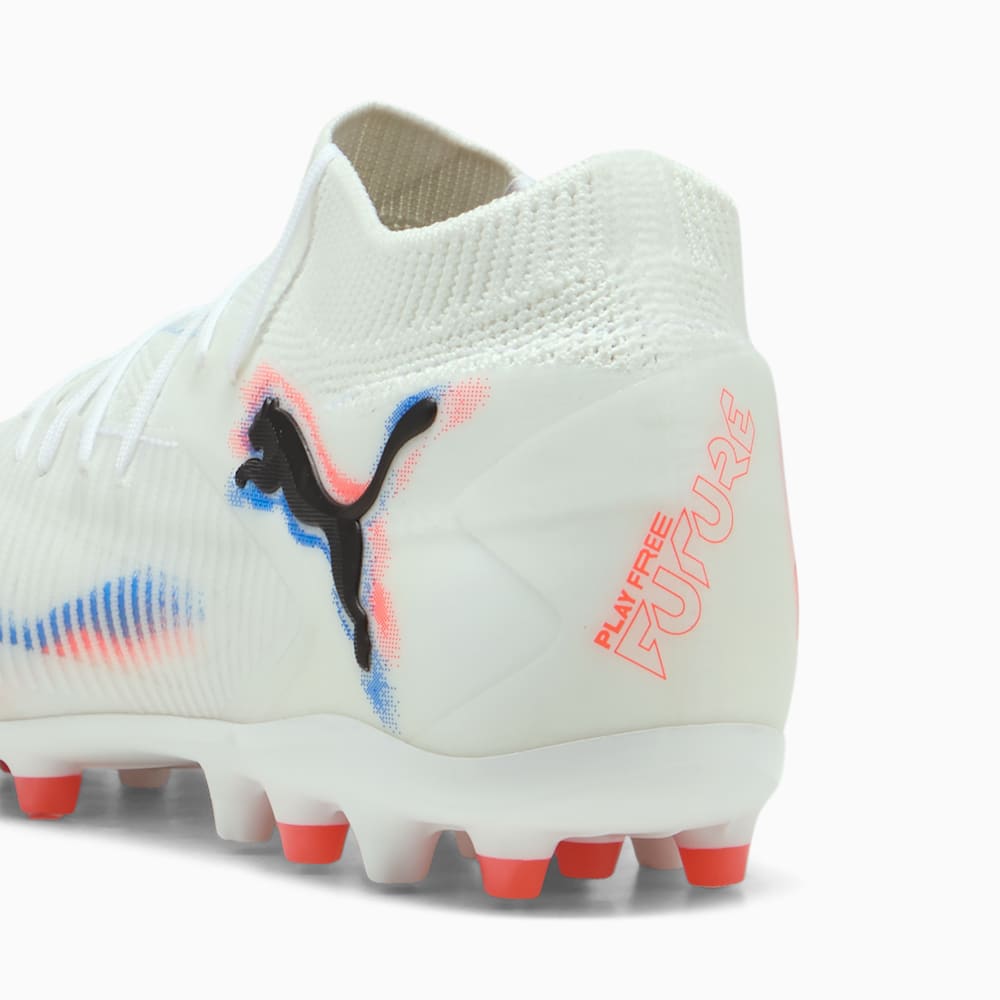 Lookbook 未来8 Pro MG足球鞋 PUMA白/黑/荧光红 108590-01