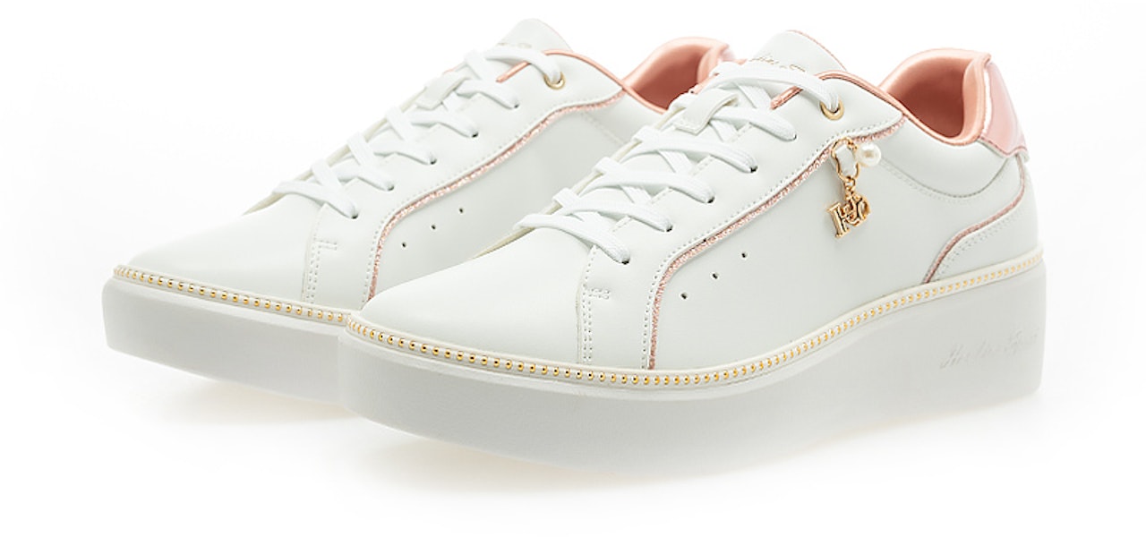 G.T Hawkins Nike Dahlia 5 白色简约运动鞋 G160304005 Lookbook G.T Hawkins Nike Dahlia 5 白色简约运动鞋 G160304005