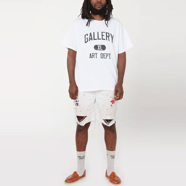 Shop Gallery Dept. Kemeja-T Crewneck Kasual Cetakan Huruf Putih AD-1030-WHTE