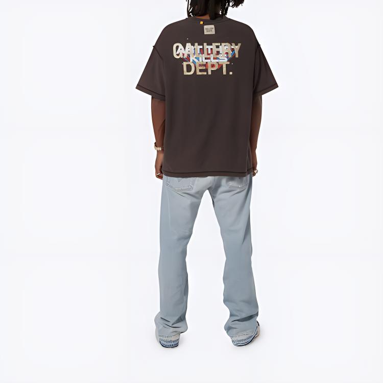 Purchase Gallery Dept. SS22 Baju T Hitam Kasual dengan Cetakan Huruf Crewneck. GD-SS22-068