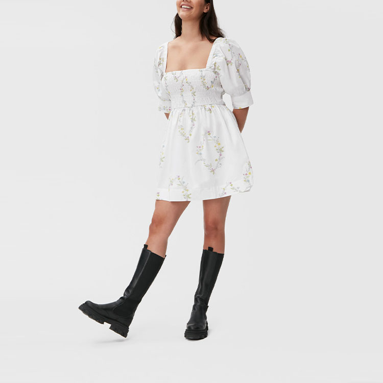 Lookbook 가니 SS22 플로럴 스퀘어넥 반소매 드레스 화이트 F7227-287