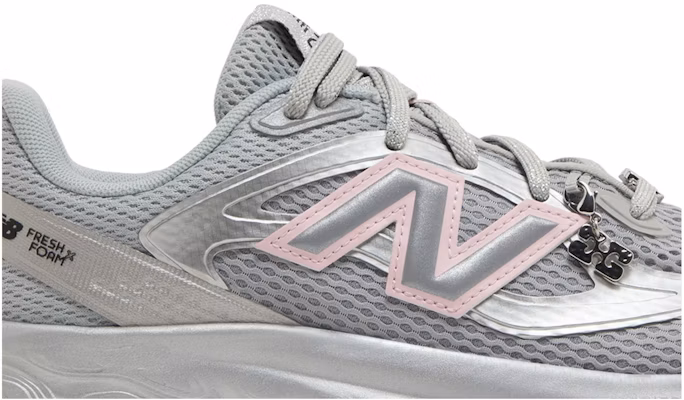 GANNI x New Balance 프레시 폼 트레이너 '실버 메탈릭' UTRNGA Order GANNI x New Balance 프레시 폼 트레이너 '실버 메탈릭' UTRNGA