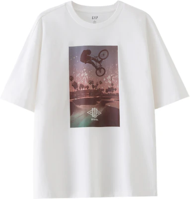 GAP Unisex Loose Fit Graphic Crew Neck Short Sleeve T-Shirt 463239 Buy GAP Unisex Loose Fit Graphic Crew Neck Short Sleeve T-Shirt 463239