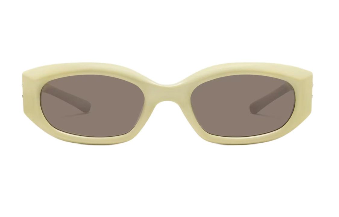 Lookbook GENTLE MONSTER x Jennie Cermin Mata Hitam Kuning Gaya Pasangan. Jennie - WispyY8